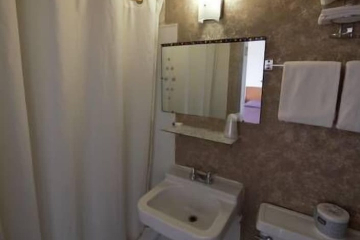 Room 9 of 26