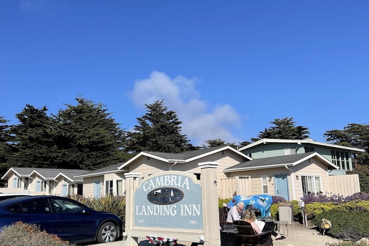 Cambria Landing Inn & Suites