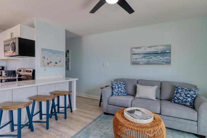 Beachfront Newly Renovated at Aqua Vista