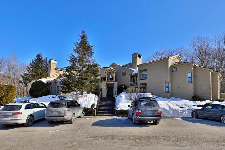 Skiers! Fox Hollow 2BR 2BA Condo Across from Pico, Minutes to Killington condo