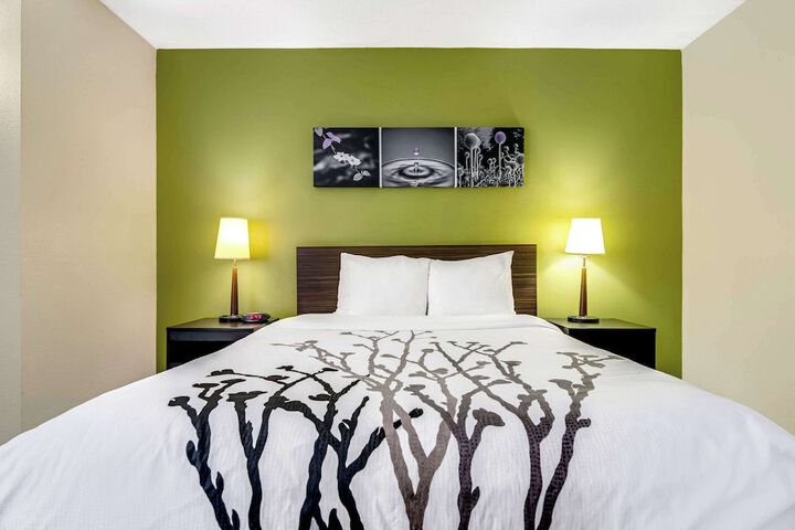 Room 27 of 34