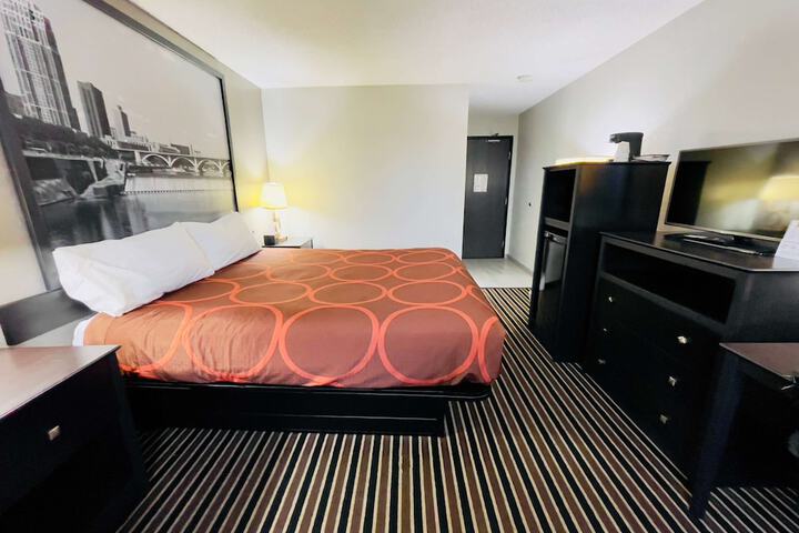 Room 32 of 65