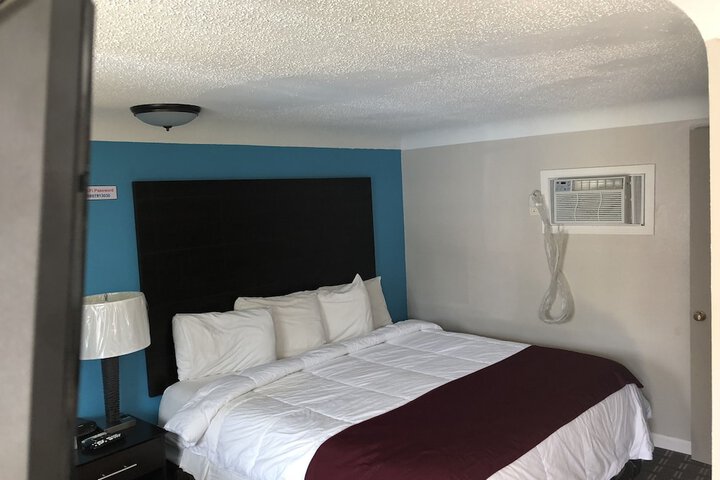 Room 16 of 60