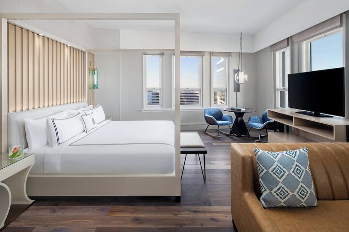 Glass Light Hotel & Gallery Autograph Collection