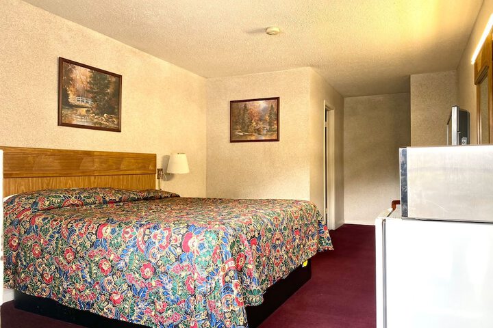 Room 6 of 10