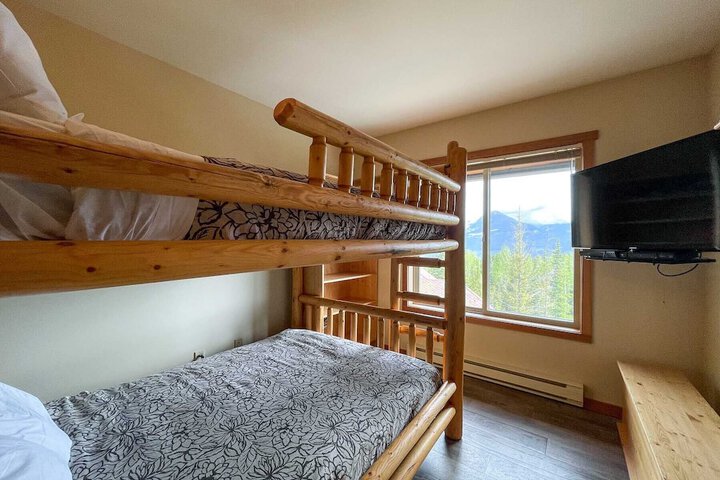 Room 8 of 14
