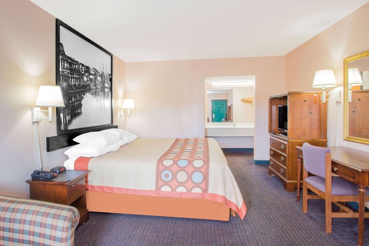 Room 10 of 23