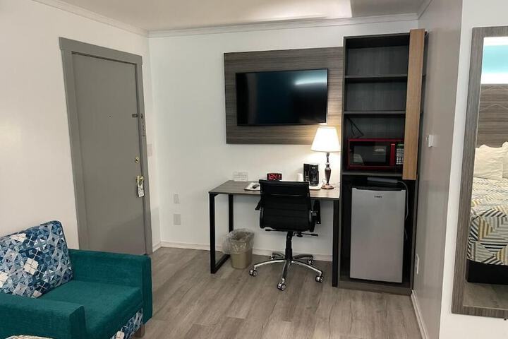 Room 32 of 42