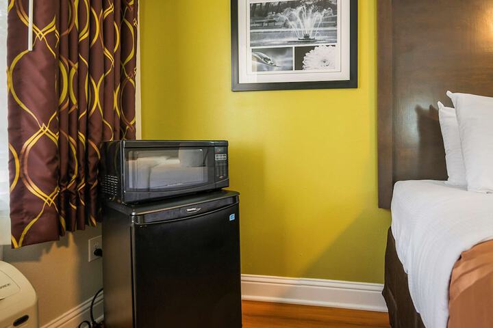Room 25 of 34