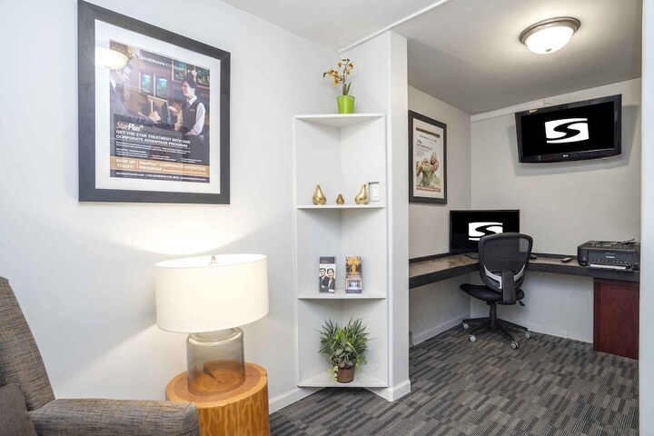 Business Center 36 of 36