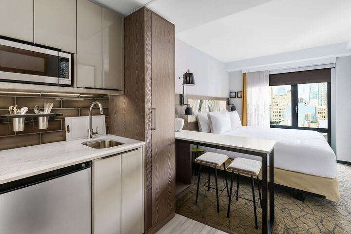 Room 10 of 28