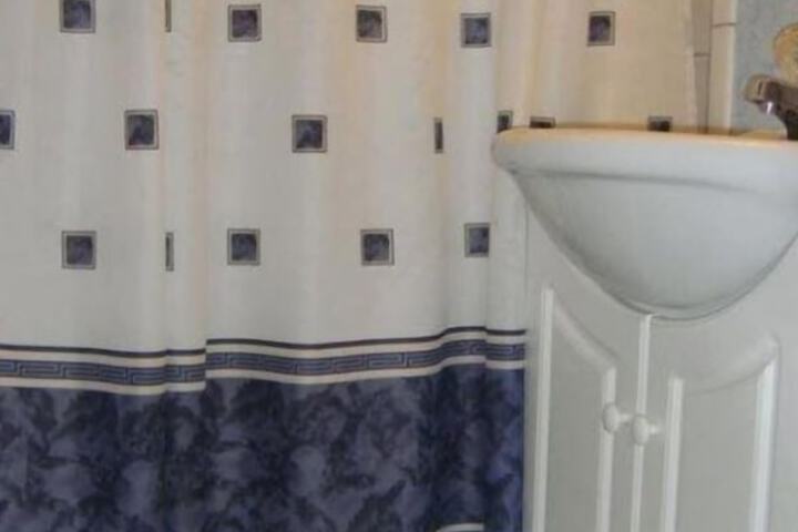 Room 8 of 28