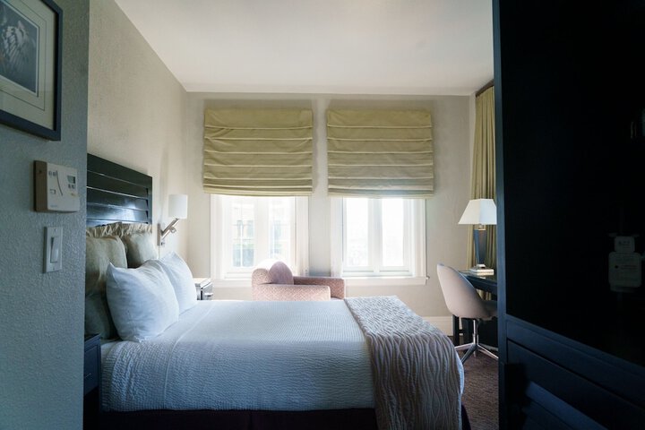 Room 32 of 57