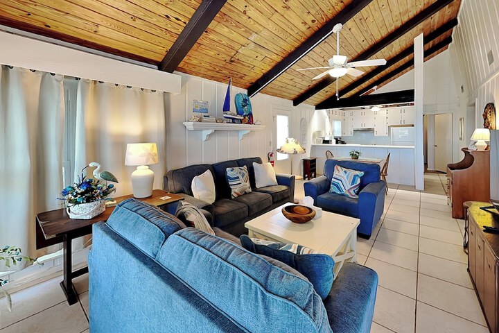 Cozy Cottage by Distinctive Beach Rentals
