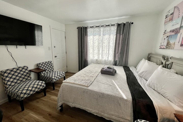 Room 6 of 24