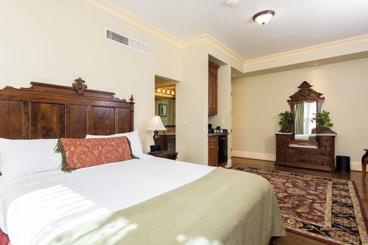 Room 25 of 28