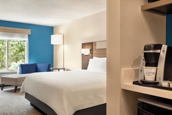Holiday Inn Express & Suites Hagerstown by IHG