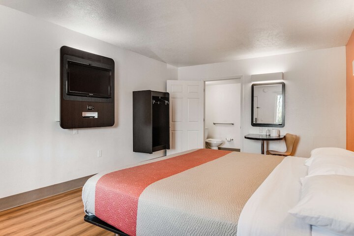 Room 15 of 29