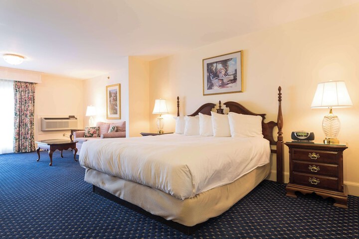 Room 35 of 103