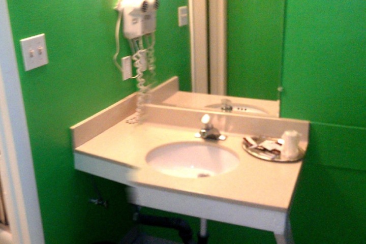 Room 8 of 10