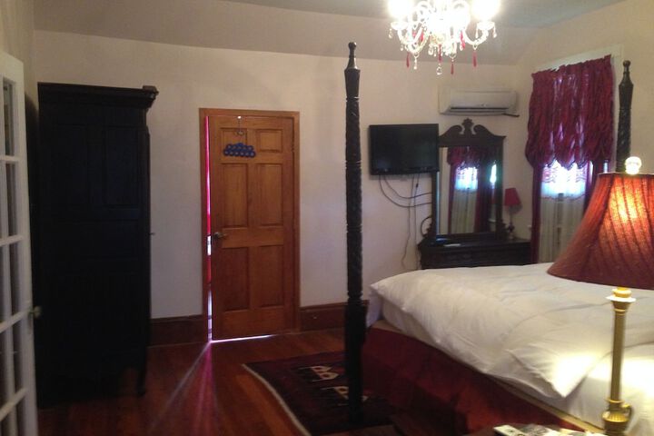 Room 28 of 79