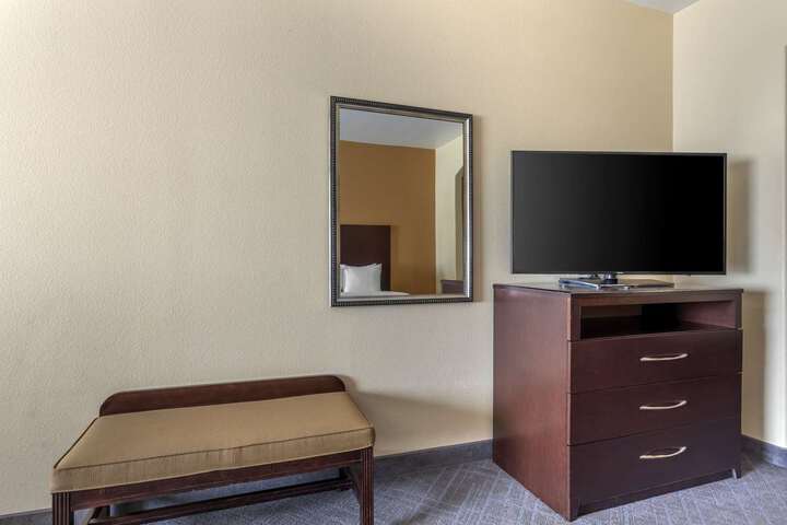 Comfort Inn & Suites (Formerly Executive Inn & Suites Mexia)