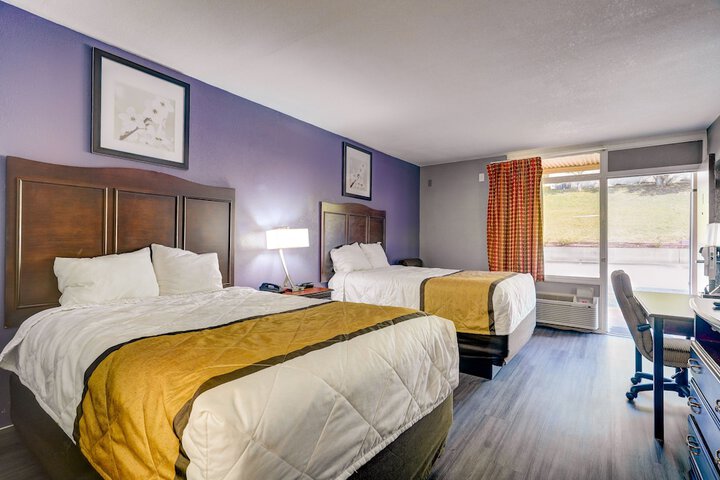 Room 12 of 28