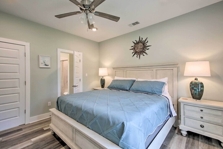 Modern Waveland Home w / Deck Walk to Beach!