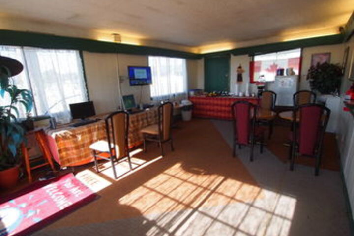 Lakeside Motor Inn