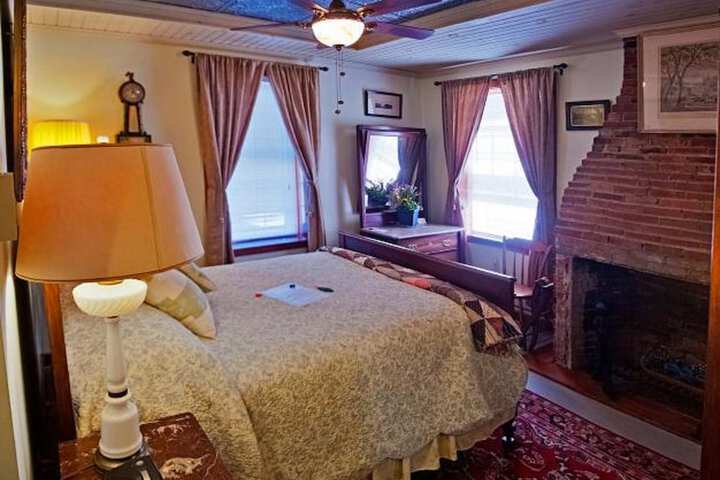 Room 17 of 27