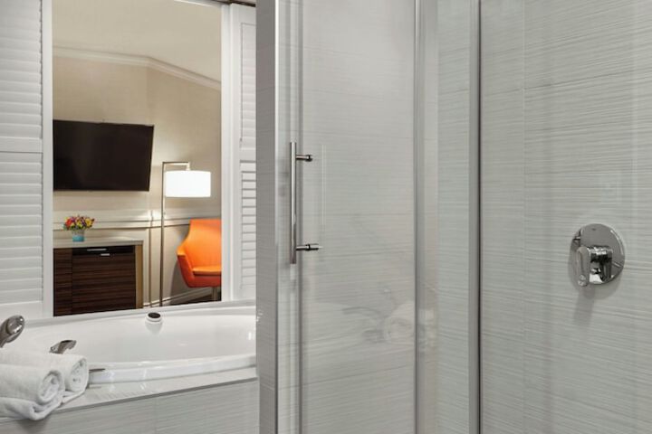 Delta Hotels by Marriott Edmonton Centre Suites