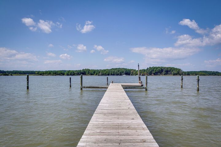 Waterfront Cambridge Gem w / Hot Tub Pool & Dock!