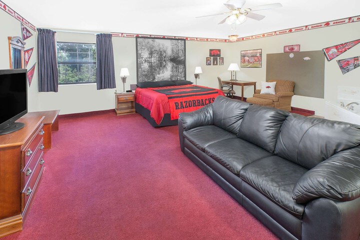Super 8 by Wyndham Lowell / Bentonville/Rogers Area
