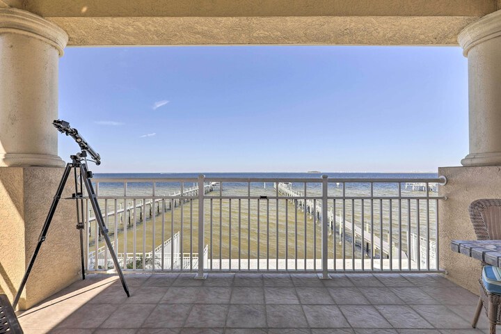 Waterfront Gem w / Pool & Dock in Apollo Beach