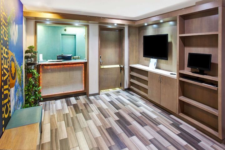 Travelodge by Wyndham Culver City