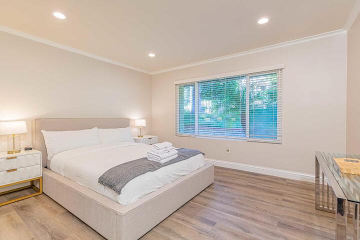 Single Level House with view and pool