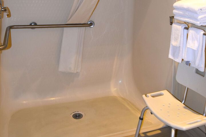 Quality Inn & Suites Brooks Louisville South