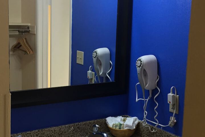 Room 5 of 40