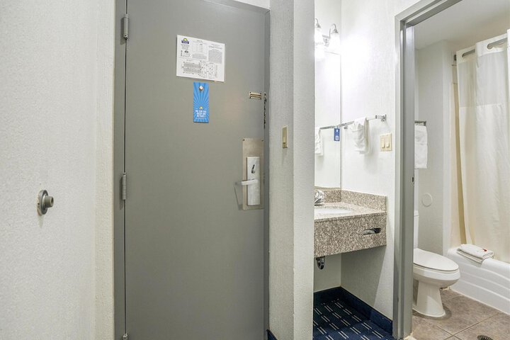 Room 72 of 117