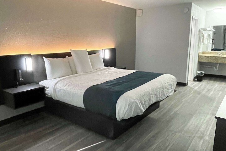 Room 17 of 26