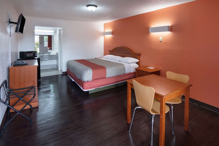Room 11 of 26