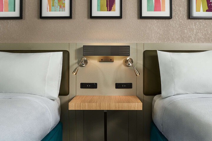 Room 9 of 42