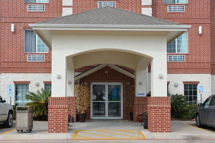 Super 8 by Wyndham Austin / Airport South