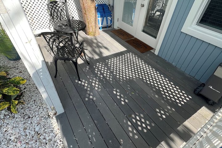 Tarpon Tale Inn