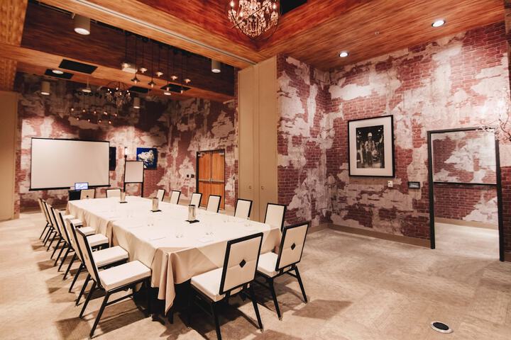 Whitney Peak Hotel Reno Tapestry Collection by Hilton