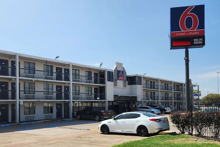 Hotel 5 of 40