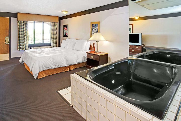 Room 15 of 19