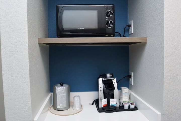 Room 8 of 32