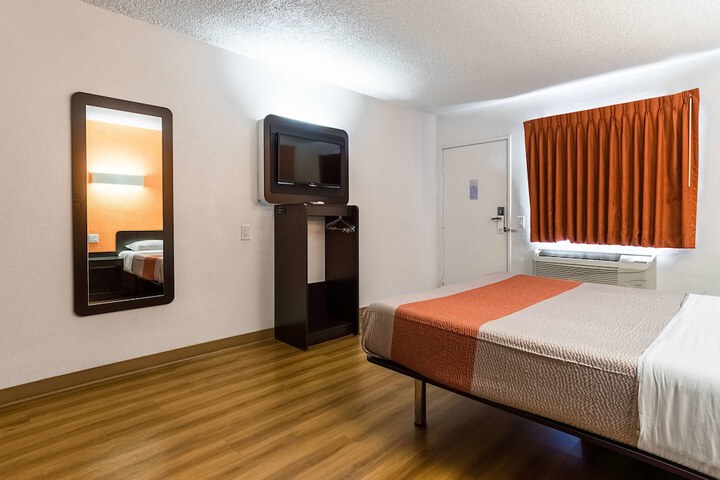 Room 15 of 30