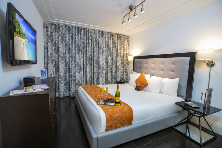Room 35 of 77